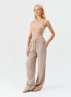 Krissy Beige Trousers -Melissa Odabash Sale krissy beige trousers model 2025 F 56a192cb 556f 431f 905c cdc0d927e531