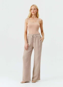 Krissy Beige Trousers -Melissa Odabash Sale krissy beige trousers model 2025 P 90e6ac79 9a9c 4ec4 91da 421ce212f96b